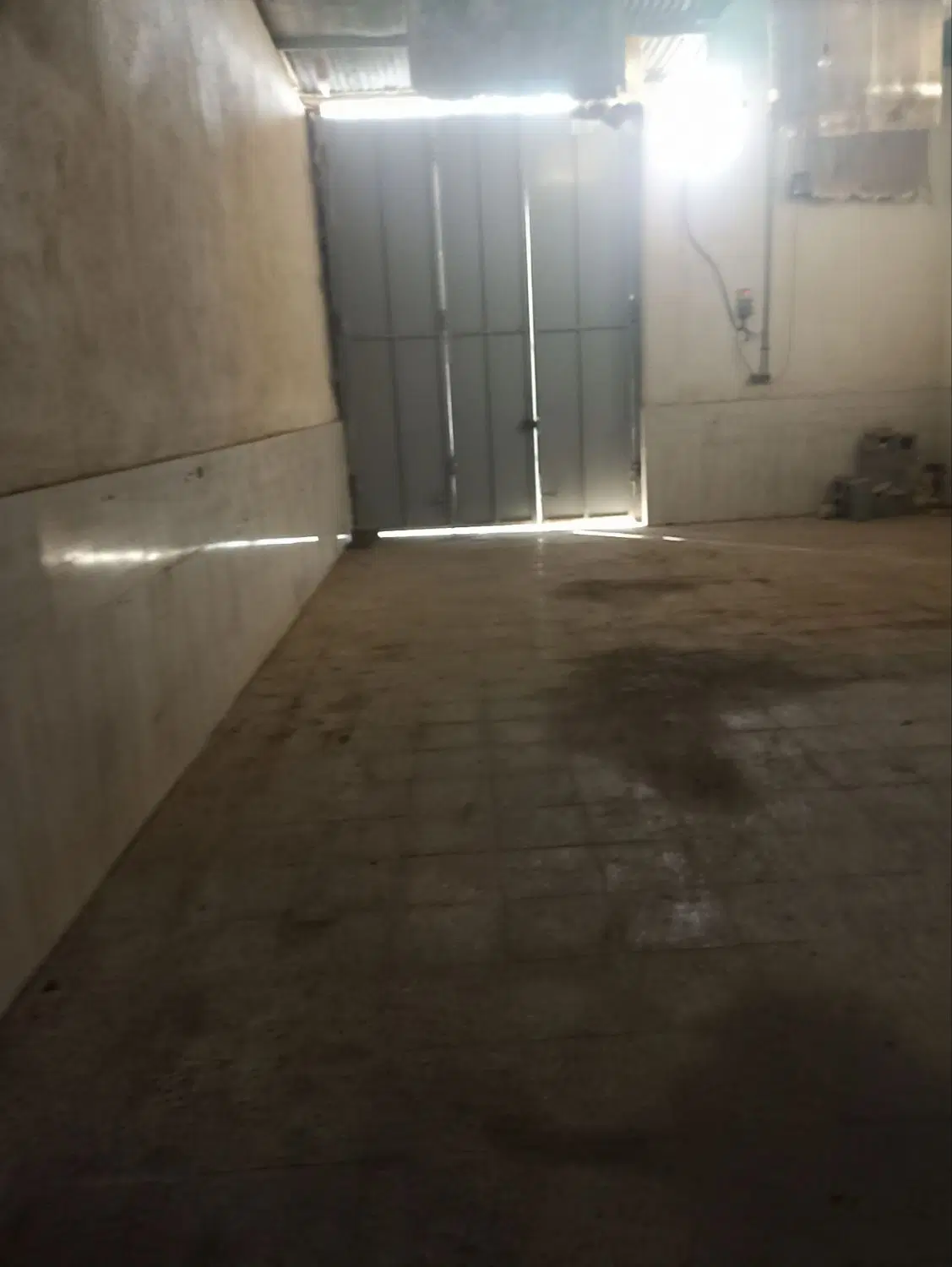 انبار صد متری