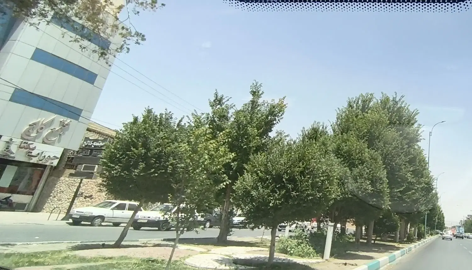 اجاره خانه قدیمی ۳۰سال ساخت واقع در بلوار ۲۲بهمن