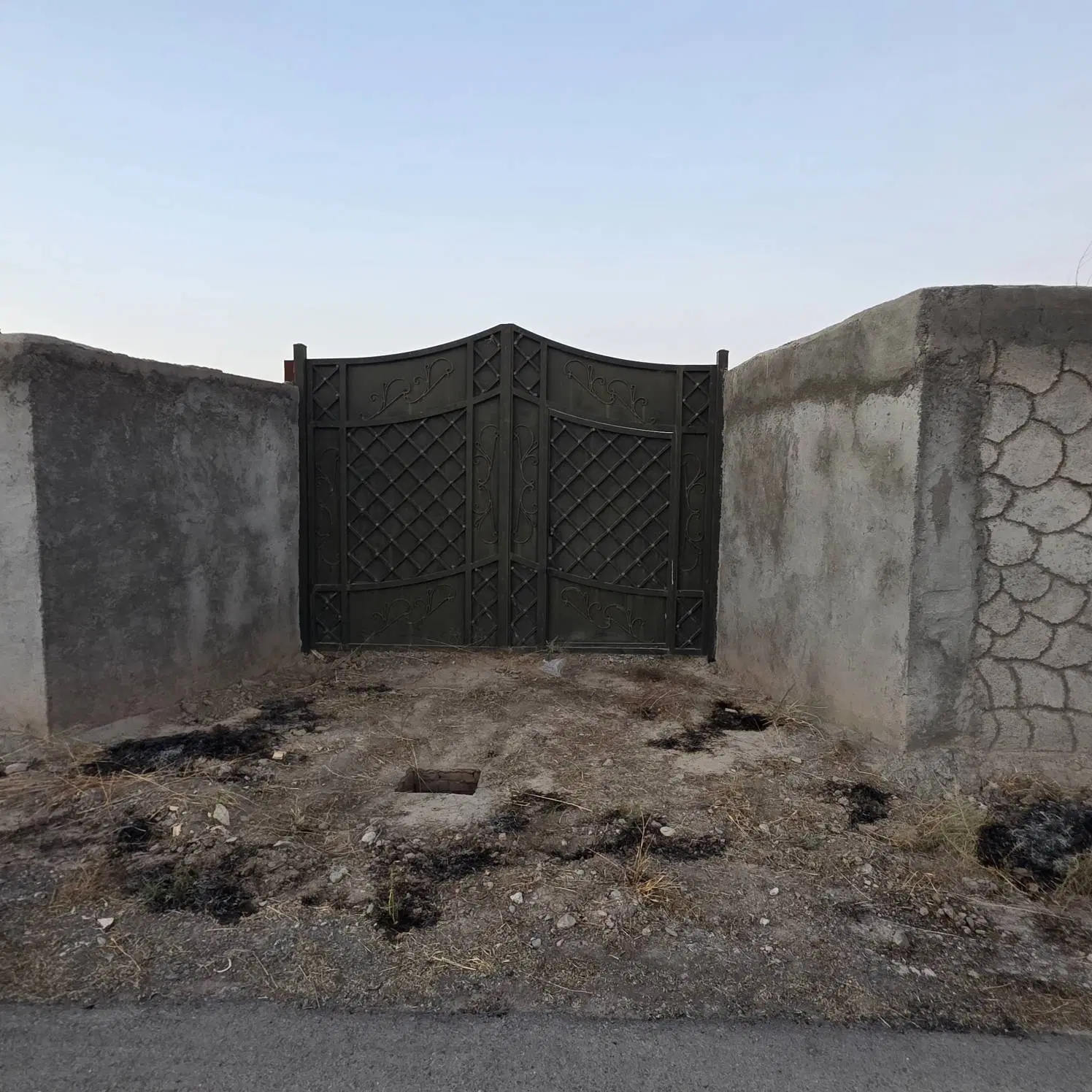 باغ ۱۰۰۰ متری نیمه آماده