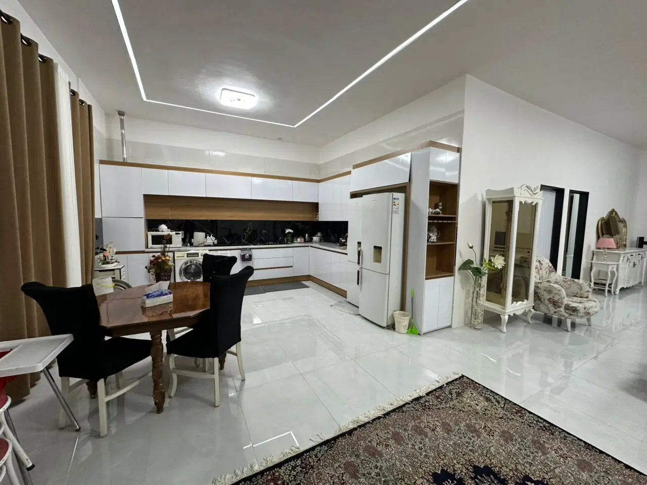 ویلا سهیلیه کردان  ۵۳۰متر سند ۳خواب استخر وجکوزی