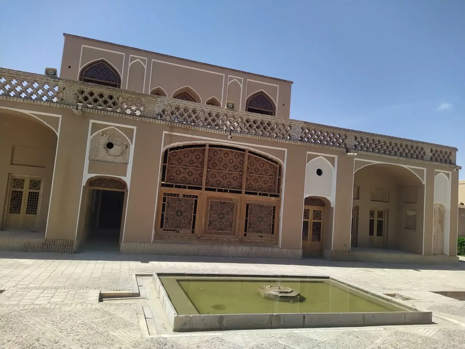 زمین فروشی یا معاوضه با مسکن ملی نیمه ساز