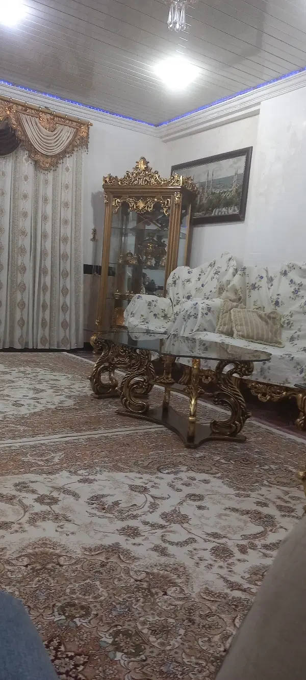 همخانه و اداری