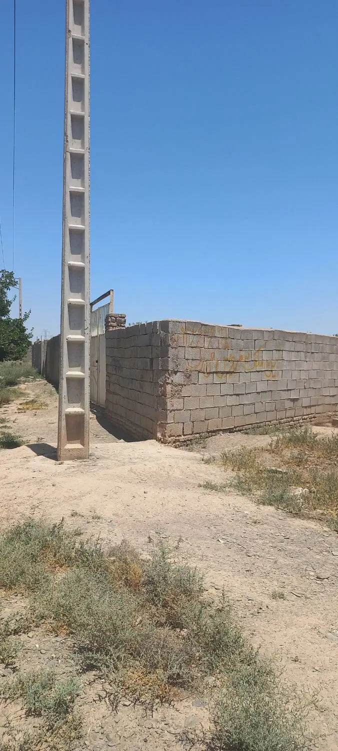 زمین دور دیوار انتهای خین عرب