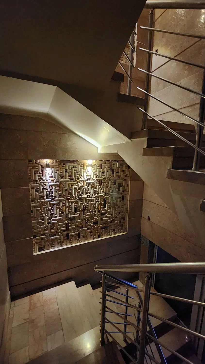 فروش یک واحد آپارتمان بسیار خوش نقشه ۹۸ متری