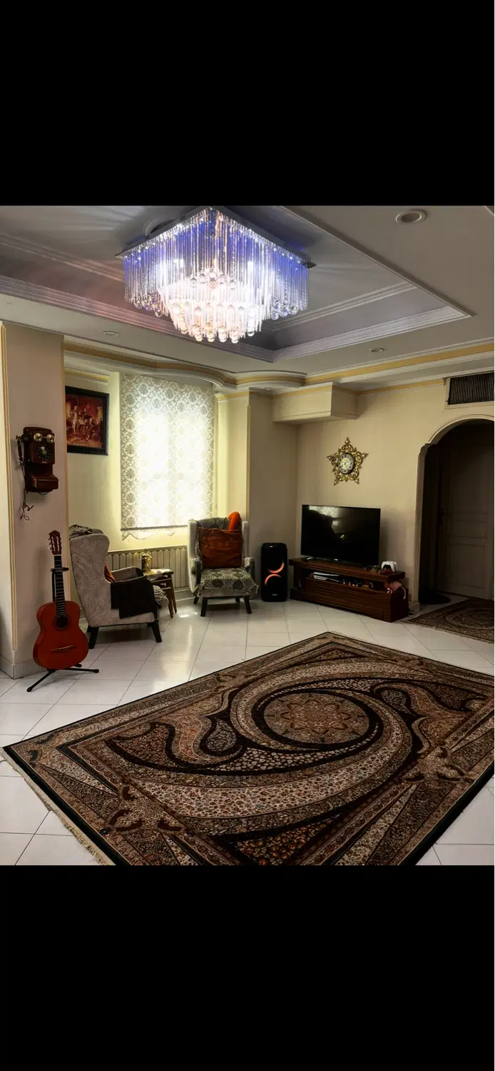 همخونه بی حاشیه (منزل خودم هستش )