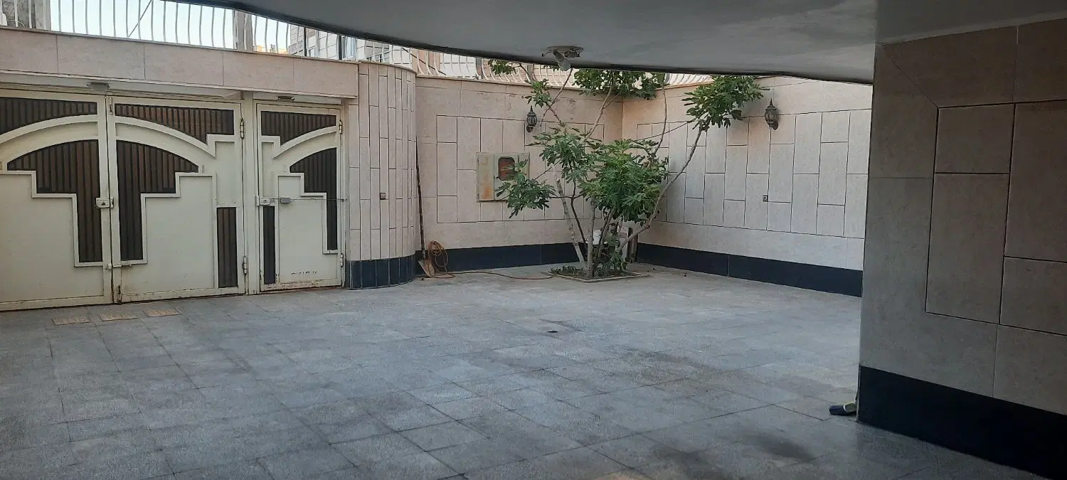 فروش ساختمان ویلایی سه طبقه