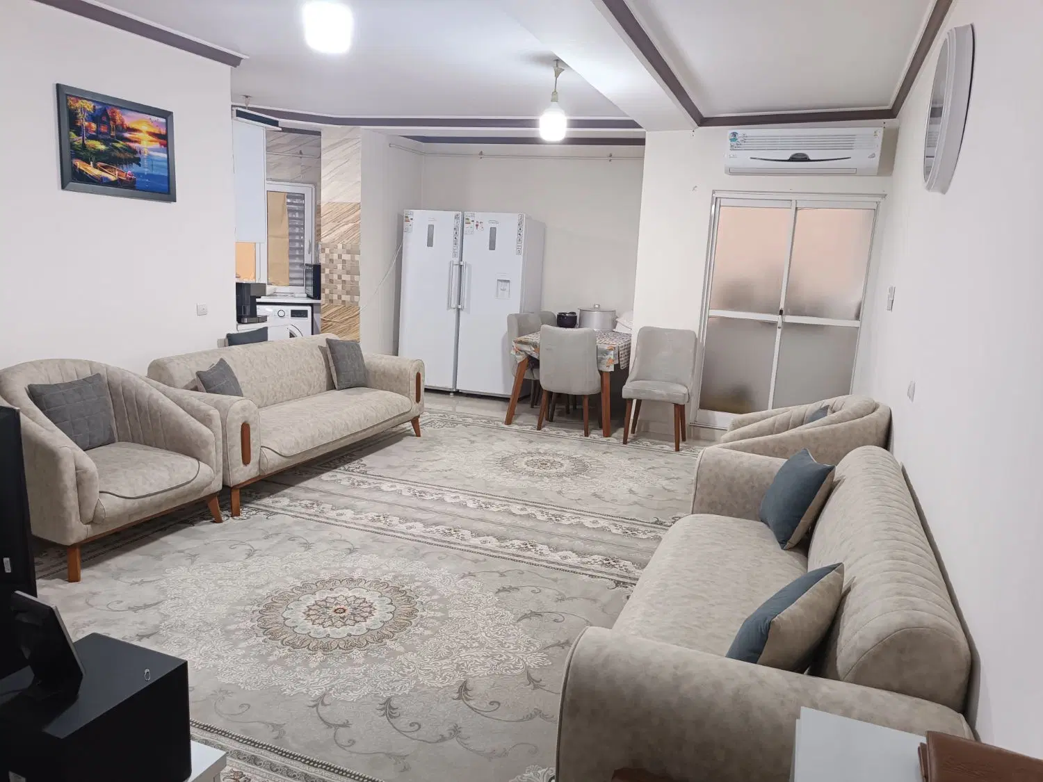 آپارتمان دوخواب طبقه دوم