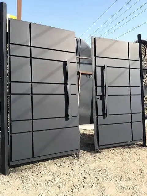یک قطعه زمین چهار دیواری