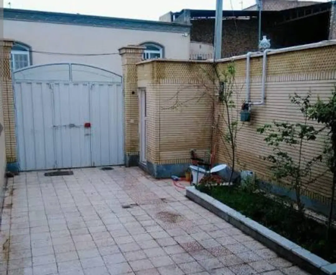 ویلایی واقع در شهرک پارسیلون