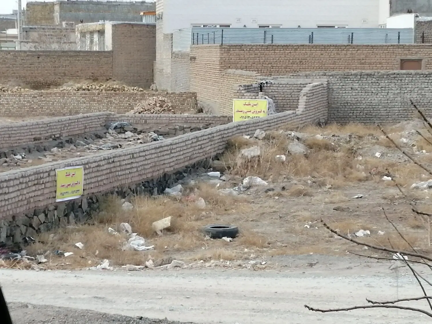 زمین حاشیه باهنر
