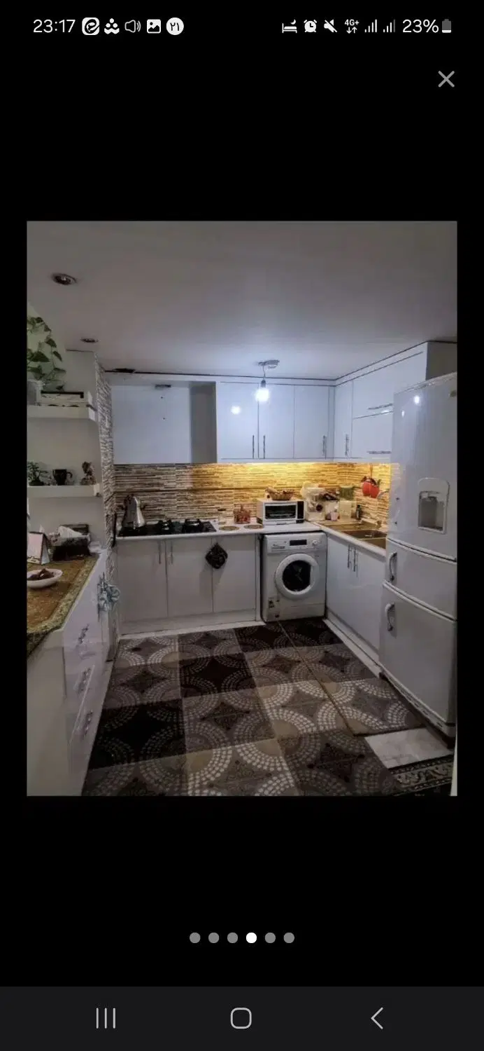 همخونه خانم .خانم هستم