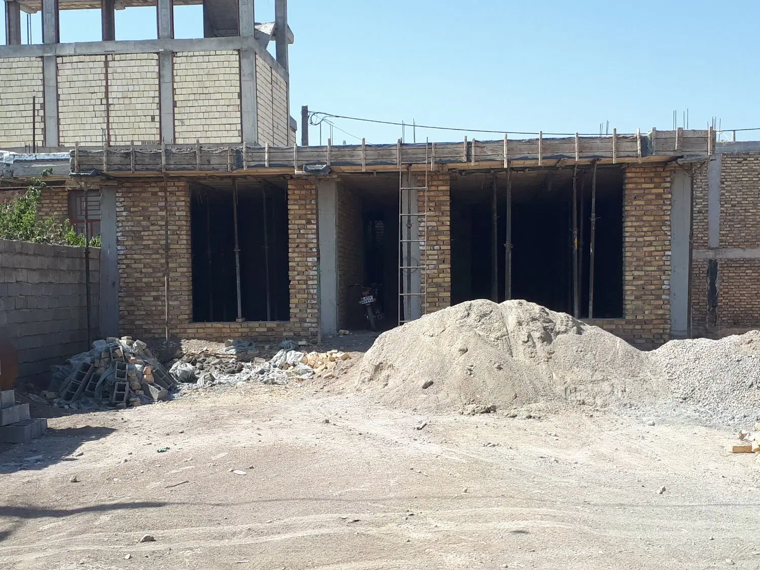 خانه‌ نیمه ساز