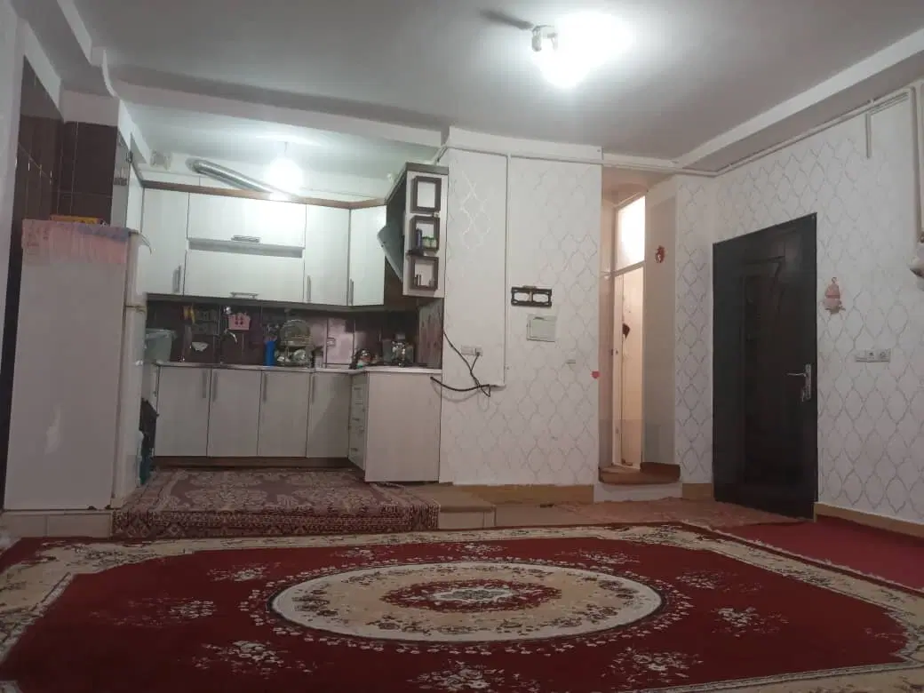 یک واحد آپارتمان شش واحدی سر خیابان چهارم شمالی