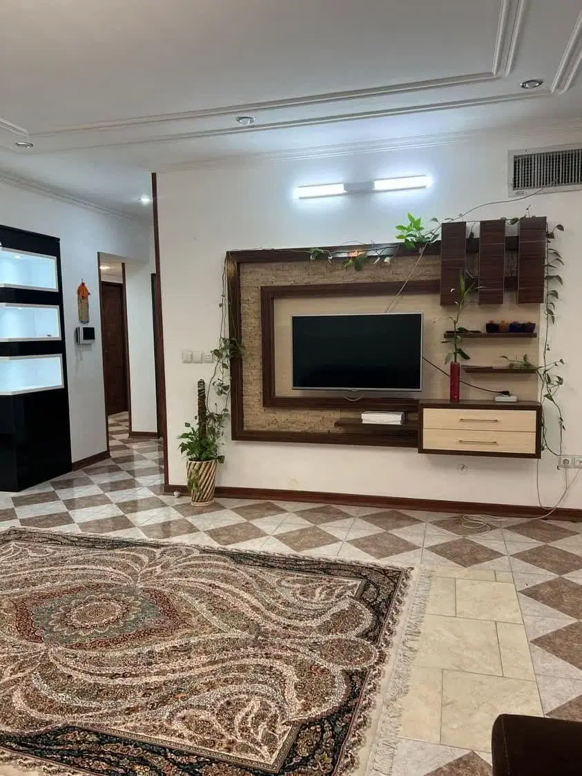 واحد۱۷۰متری شیک دلباز روشن بالای همکف مهرآوران