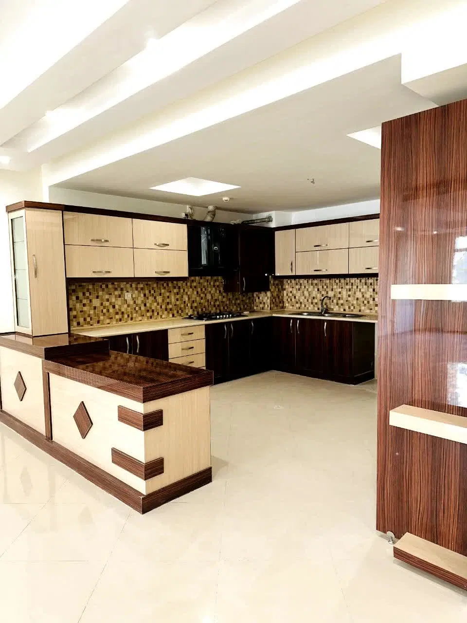 آپارتمان ۱۱۰ متر _ بدون مالک _ آسانسور _ پارکینگ