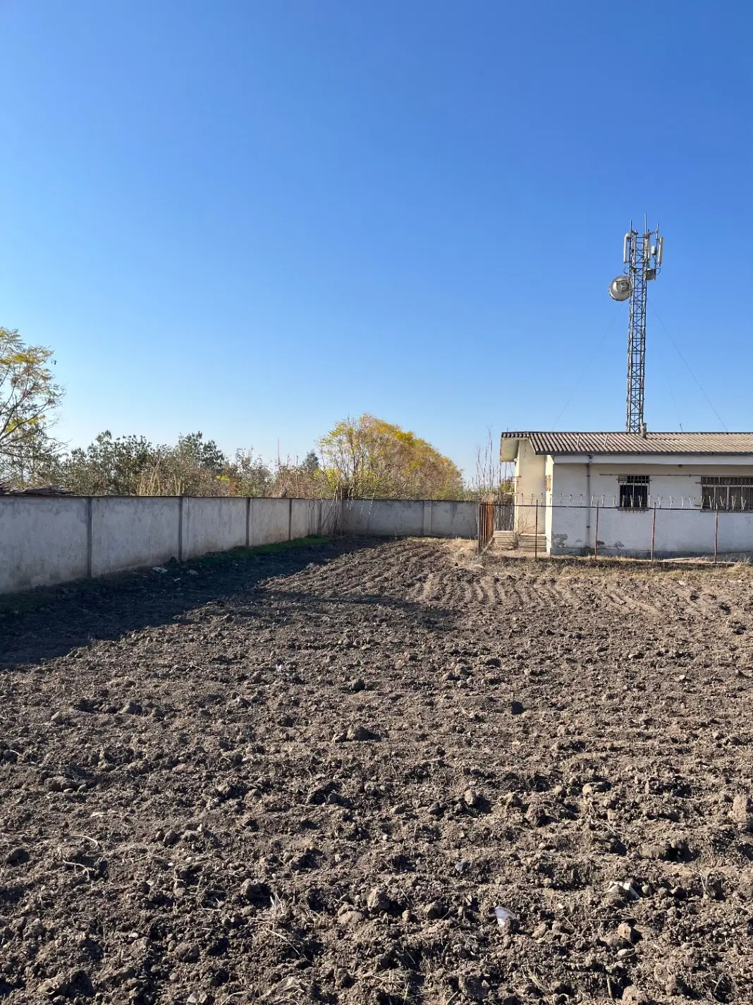 زمین مسکونی روستای سارلی سفلی جنب مخابرات