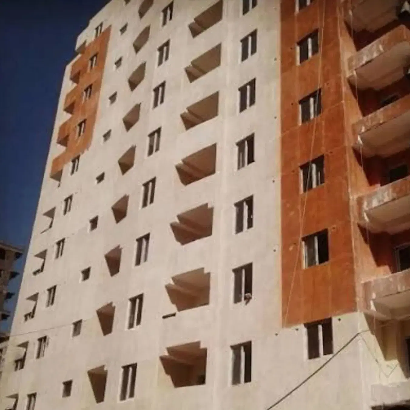 فروش آپارتمان مدرن و فول‌لاکچری درفاز۴