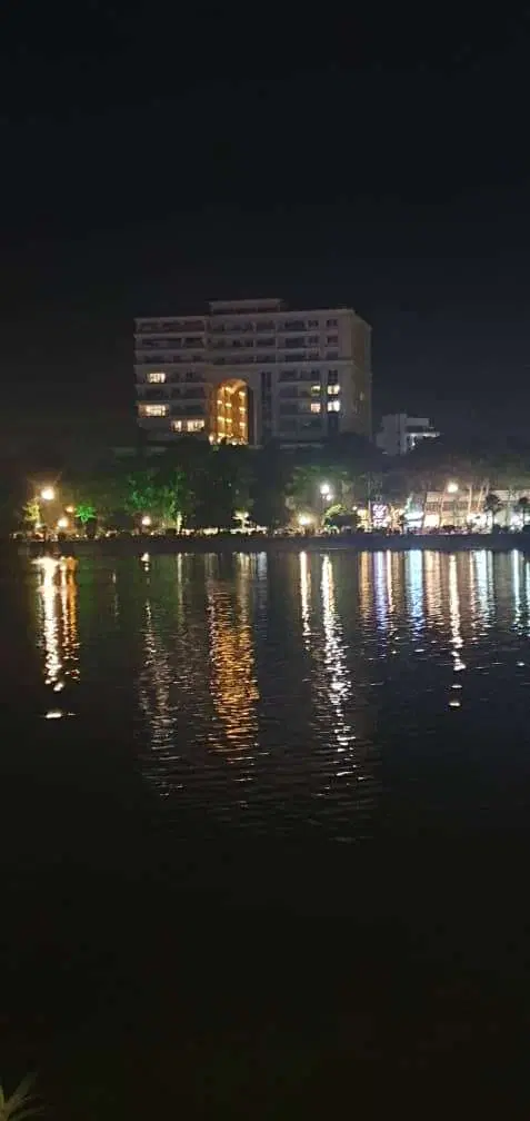 آپارتمان ۱۲۰ متری دو خواب برج ابریشم