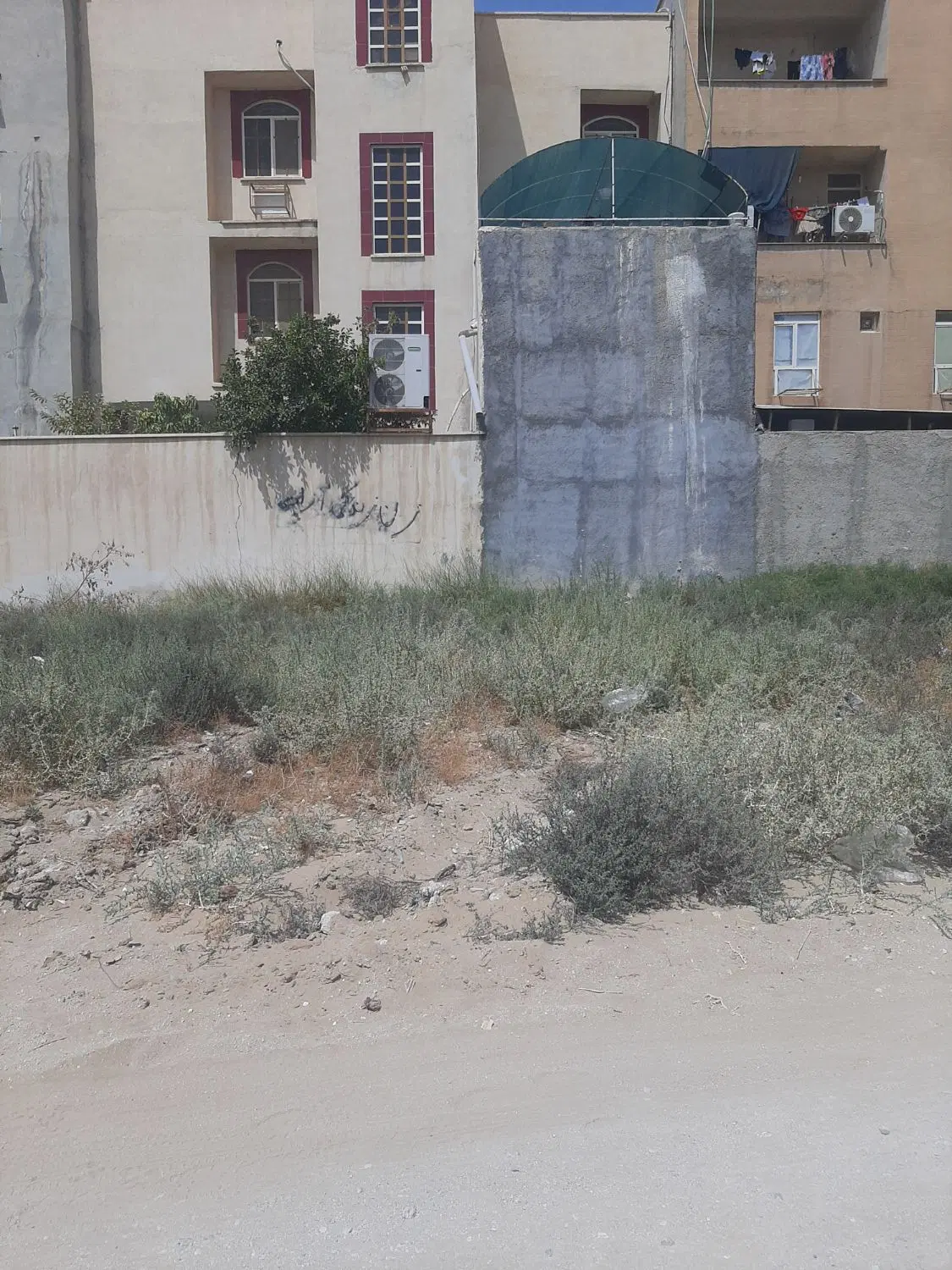 زمین ۱۸۰ متری