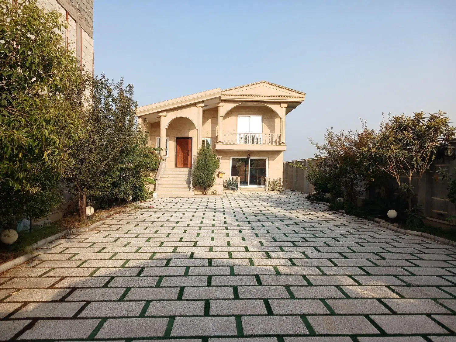 فروش ویلا اسخردار۱۶۰ سه خواب ۵۰۰ زمین بیشه سر