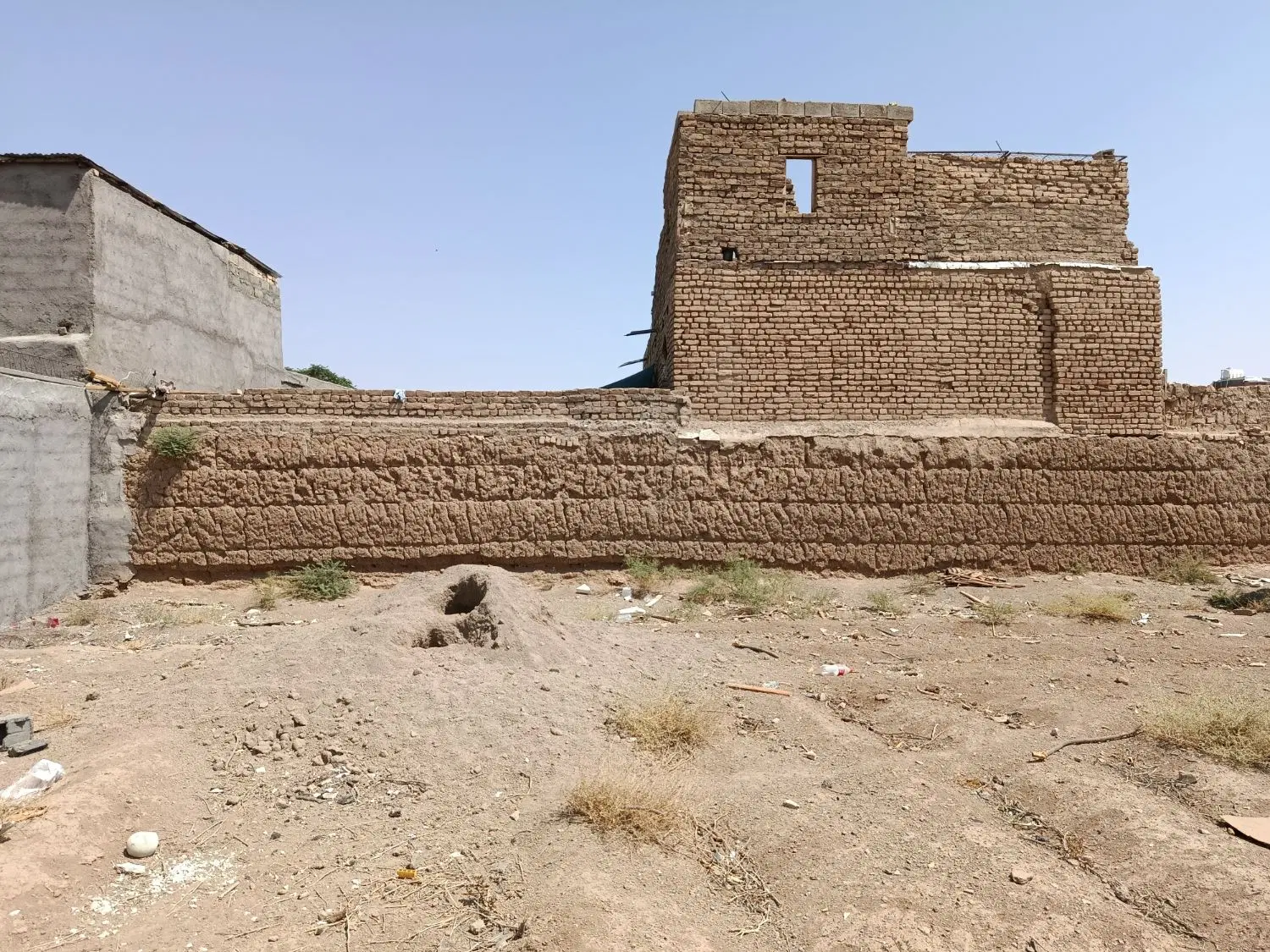 زمین چهار دیواری مناسب ساخت