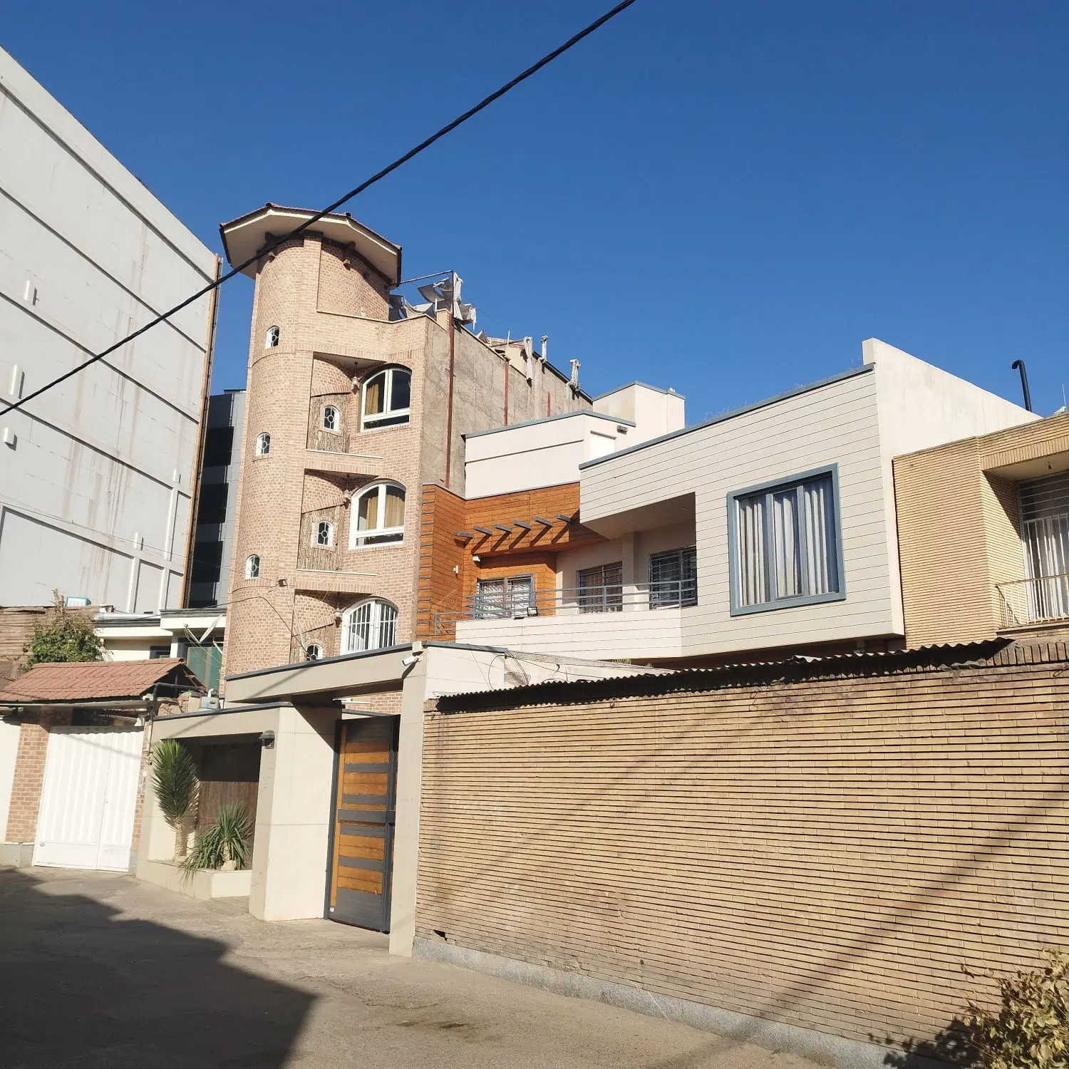 ویلایی دوبلکس خیابان کمیل۳۴۰متر