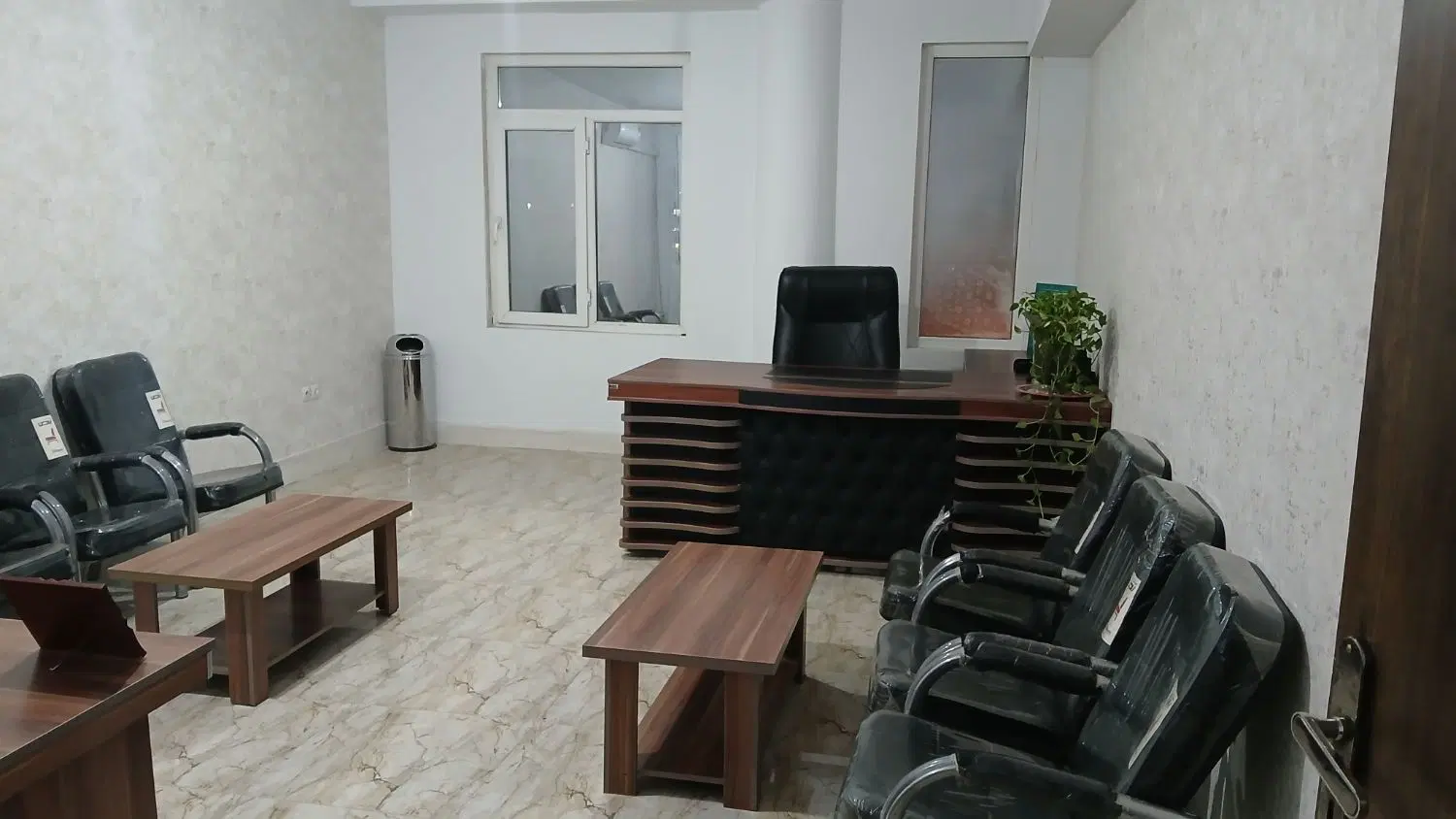 ۶۳ متر دفتر اداری معاوضه با ماشین