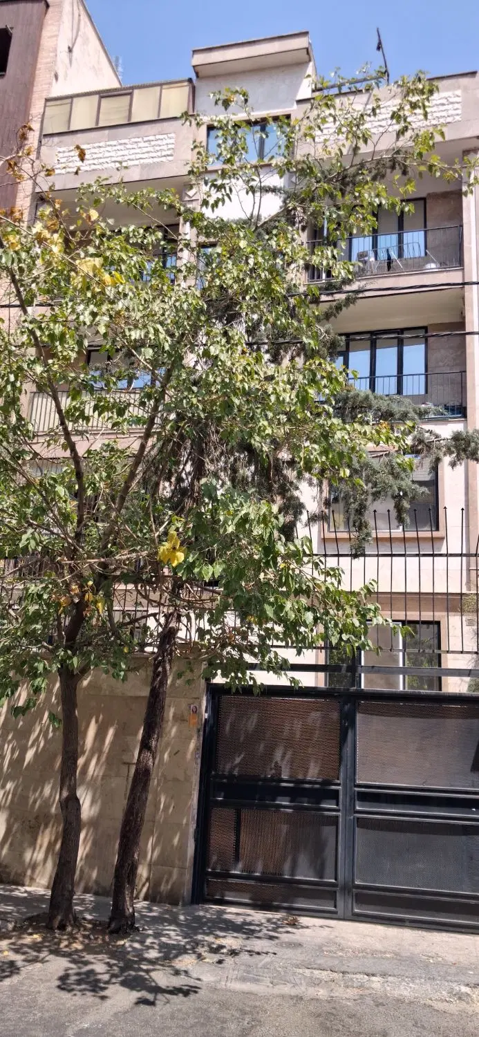 ۵۵ متر تاپ لوکیشن پونک