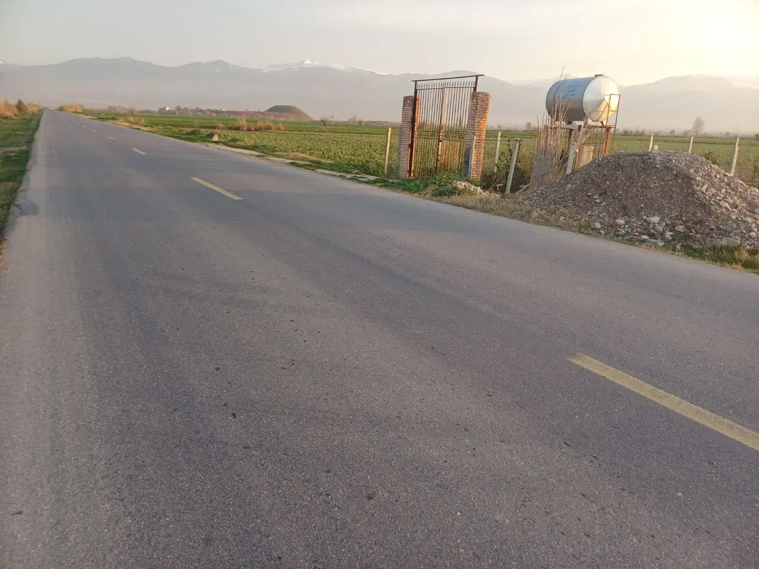 زمین باغی