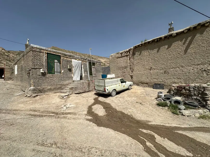 یک خانه‌و یک باغ روستای‌کردکانلو بالاتراز سد‌تبارک