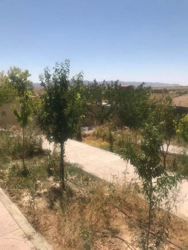 ۱۶۰۰متر باغچه ۸۰متر بنا