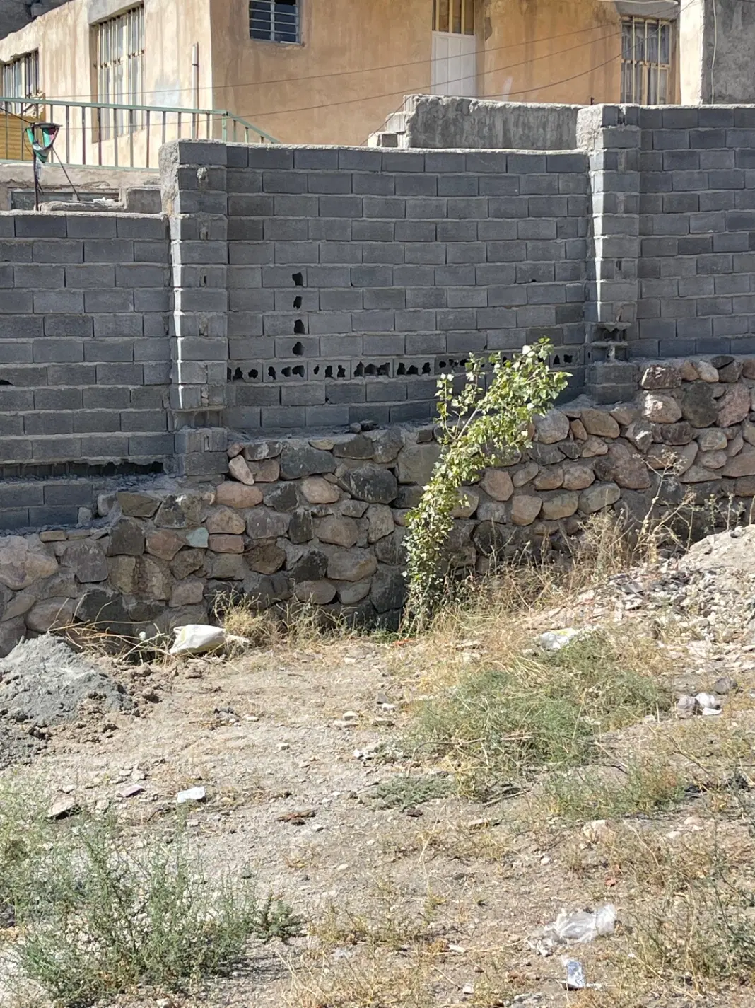 زمین ۱۳۰ متری تپه شهراباد