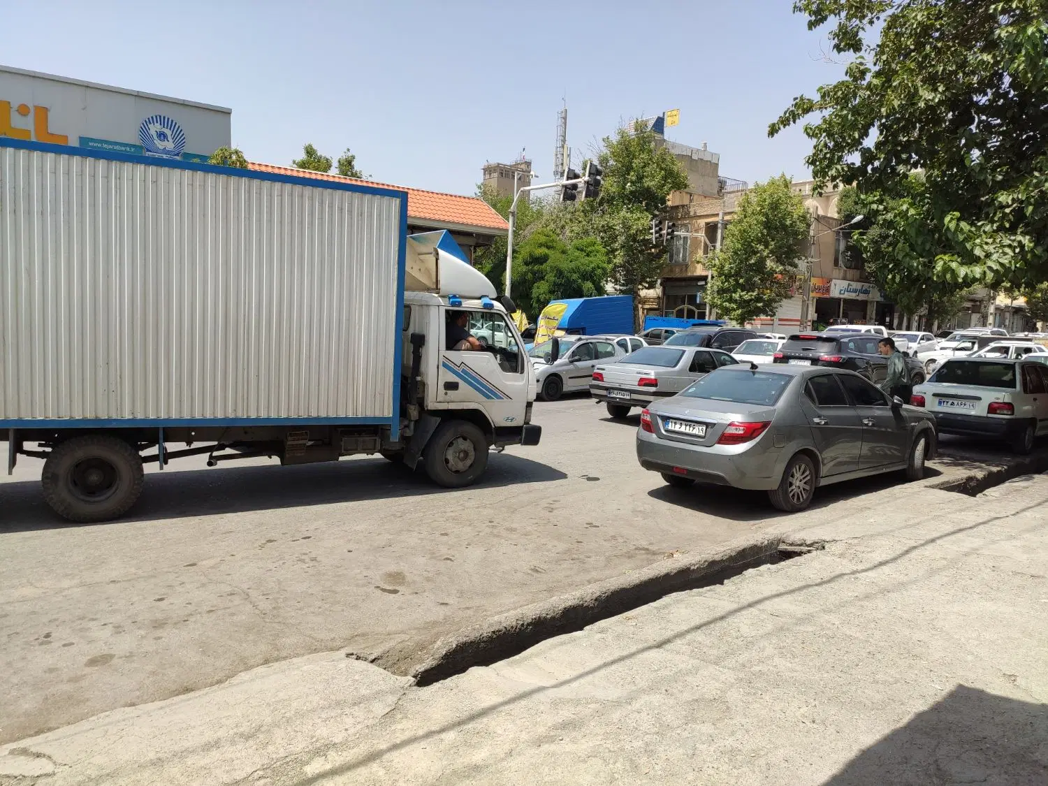 مغازه ۲۲ متری چهار راه اول شهیاد
