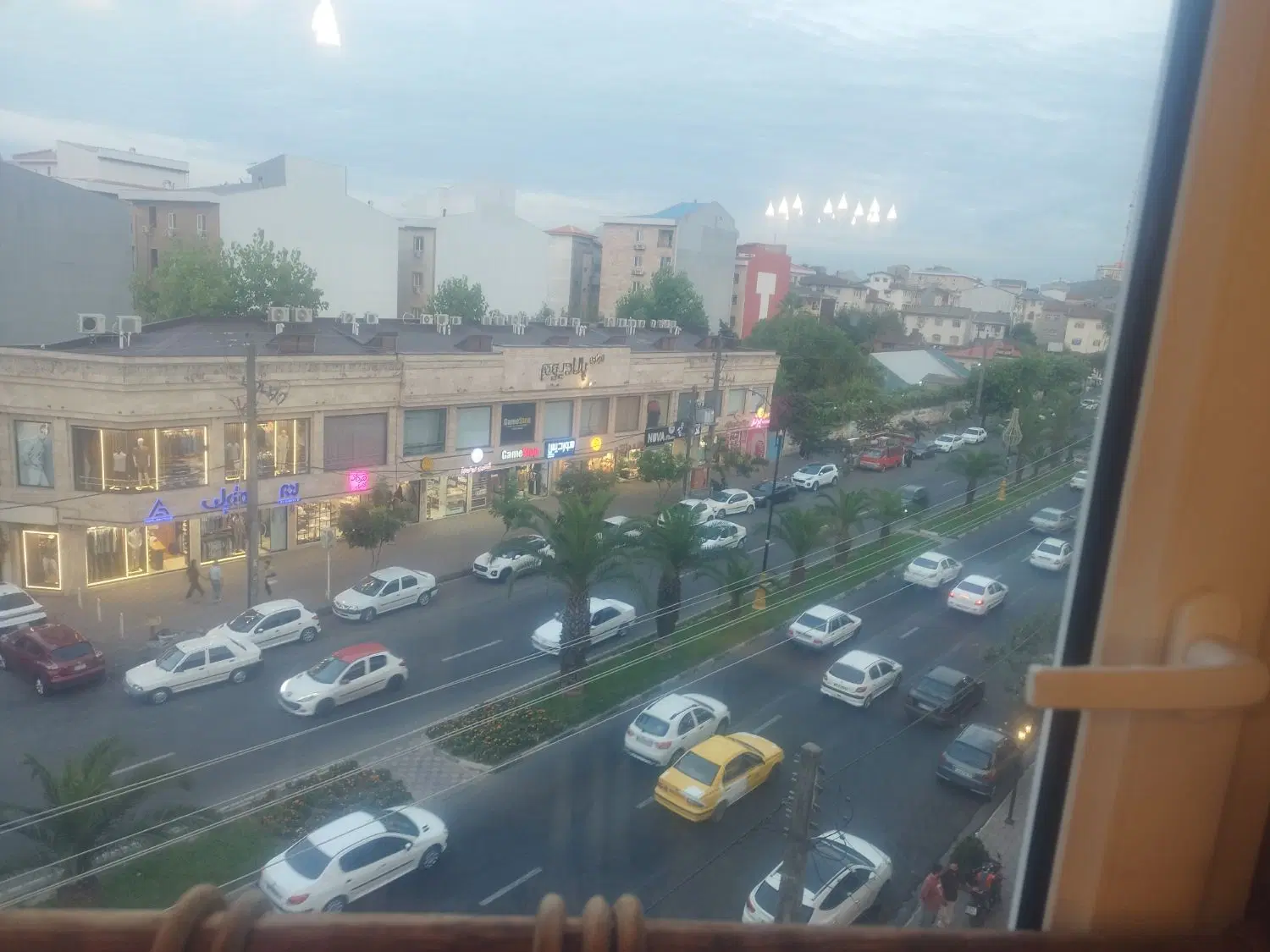 فروش واحد70متری دربهترین لوکیشن معلم قیمت استثنایی