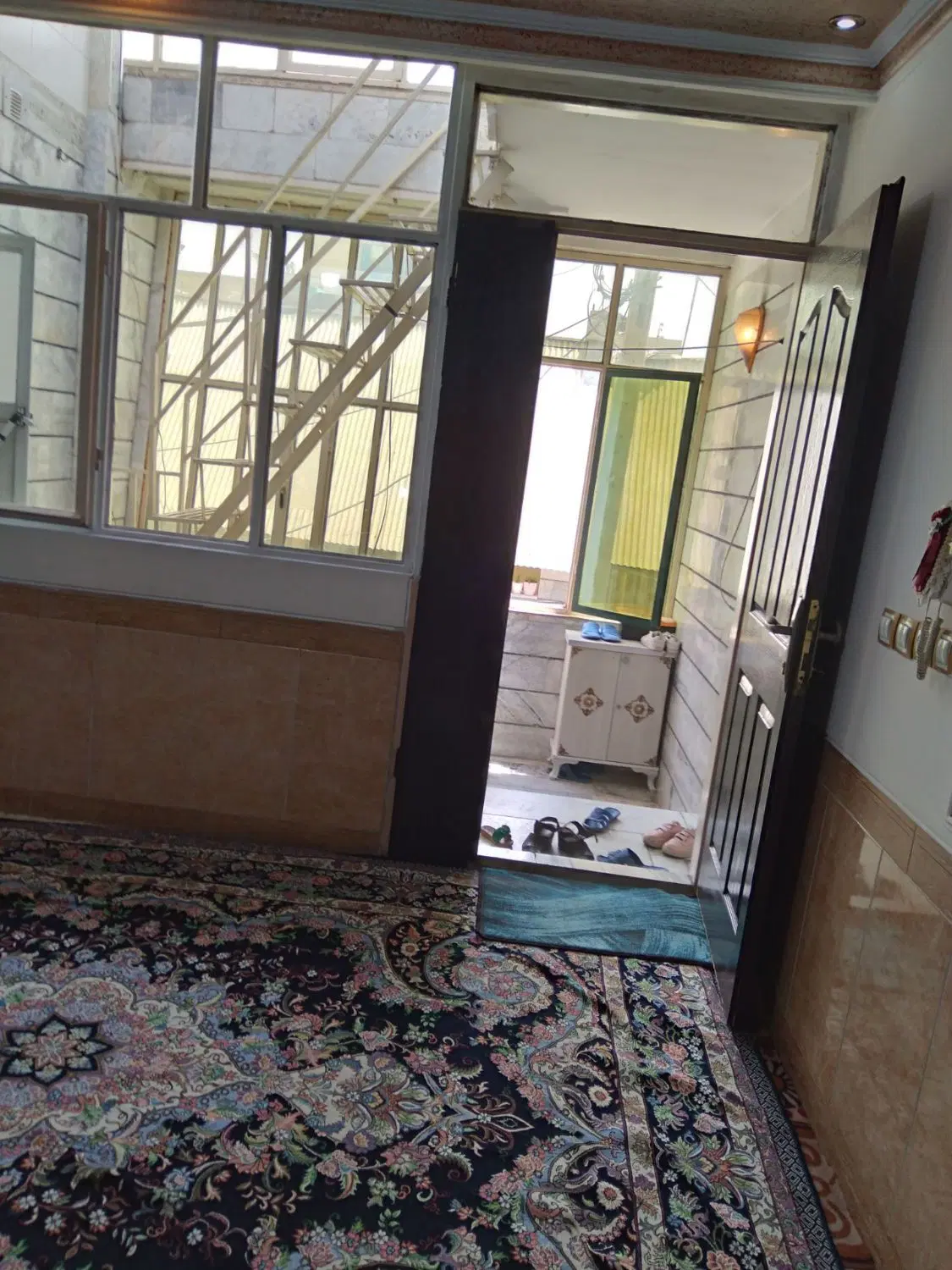 خانه ۳ طبقه حسین آباد خیابان باقری