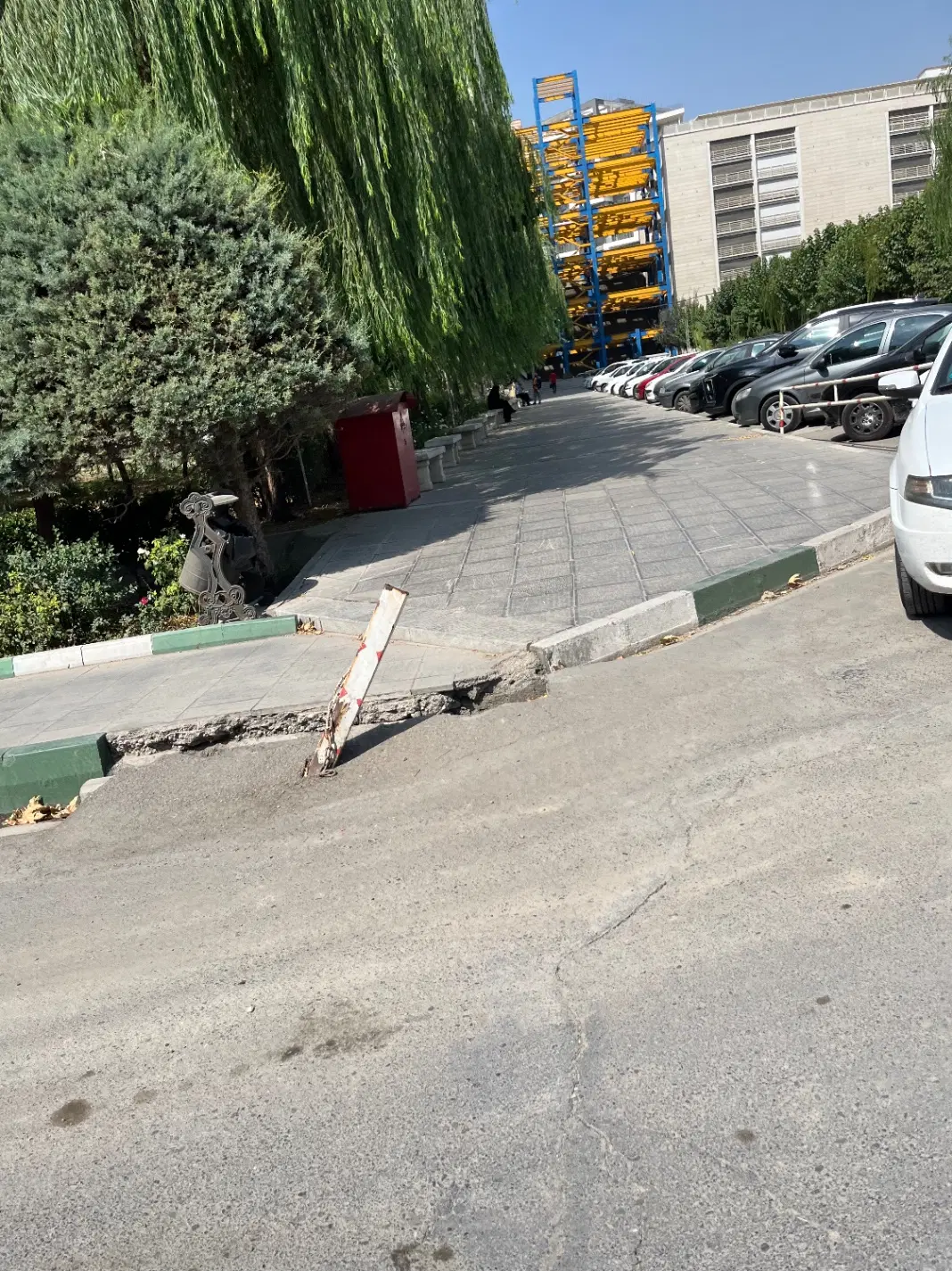 ویلایی دو طبقه 180 متری خیابان حجاب قابلیت تجاری