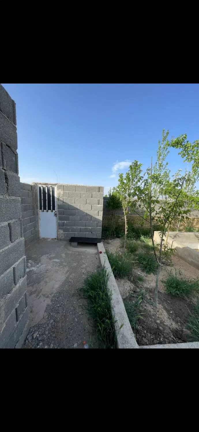 باغچه چهار دیواری ۳۰۲ متری