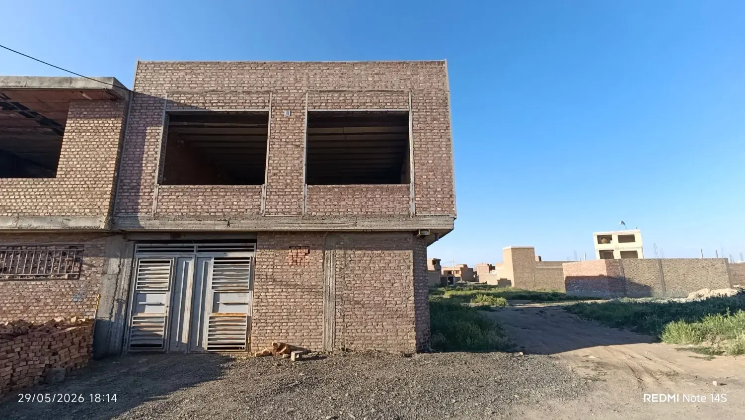 خانه نیمه کاره 75 میتری دو نبش