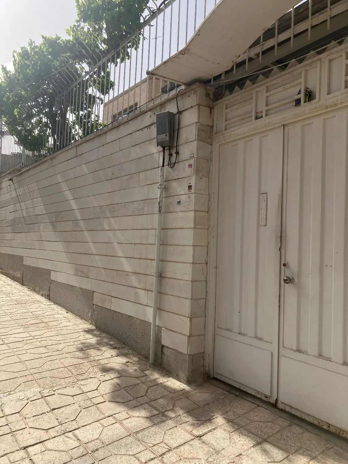 ویلایی کلنگی  دو طبقه قابل سکونت