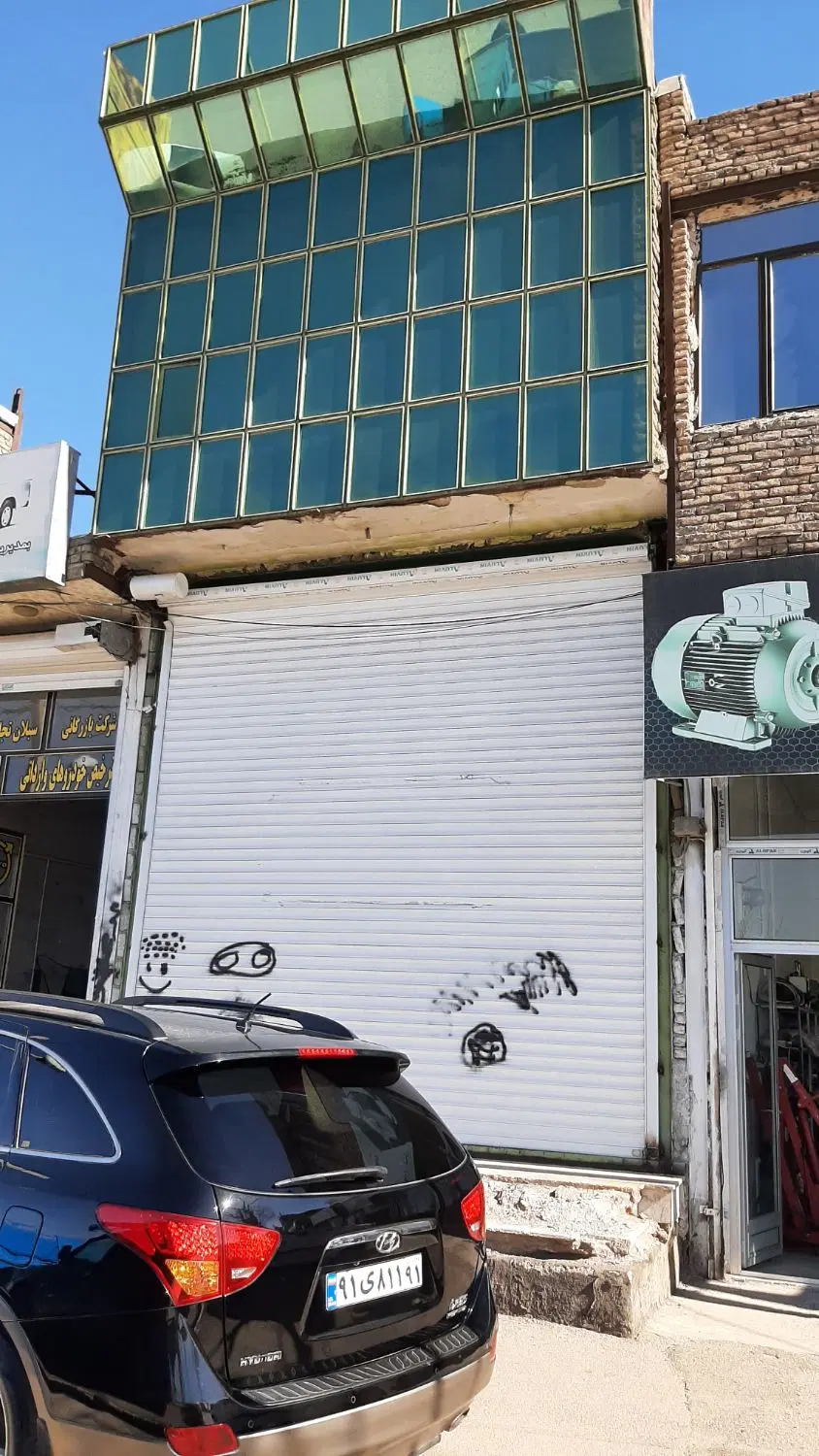 ملک تجاری میدان وحدت ۷۰۰ متر
