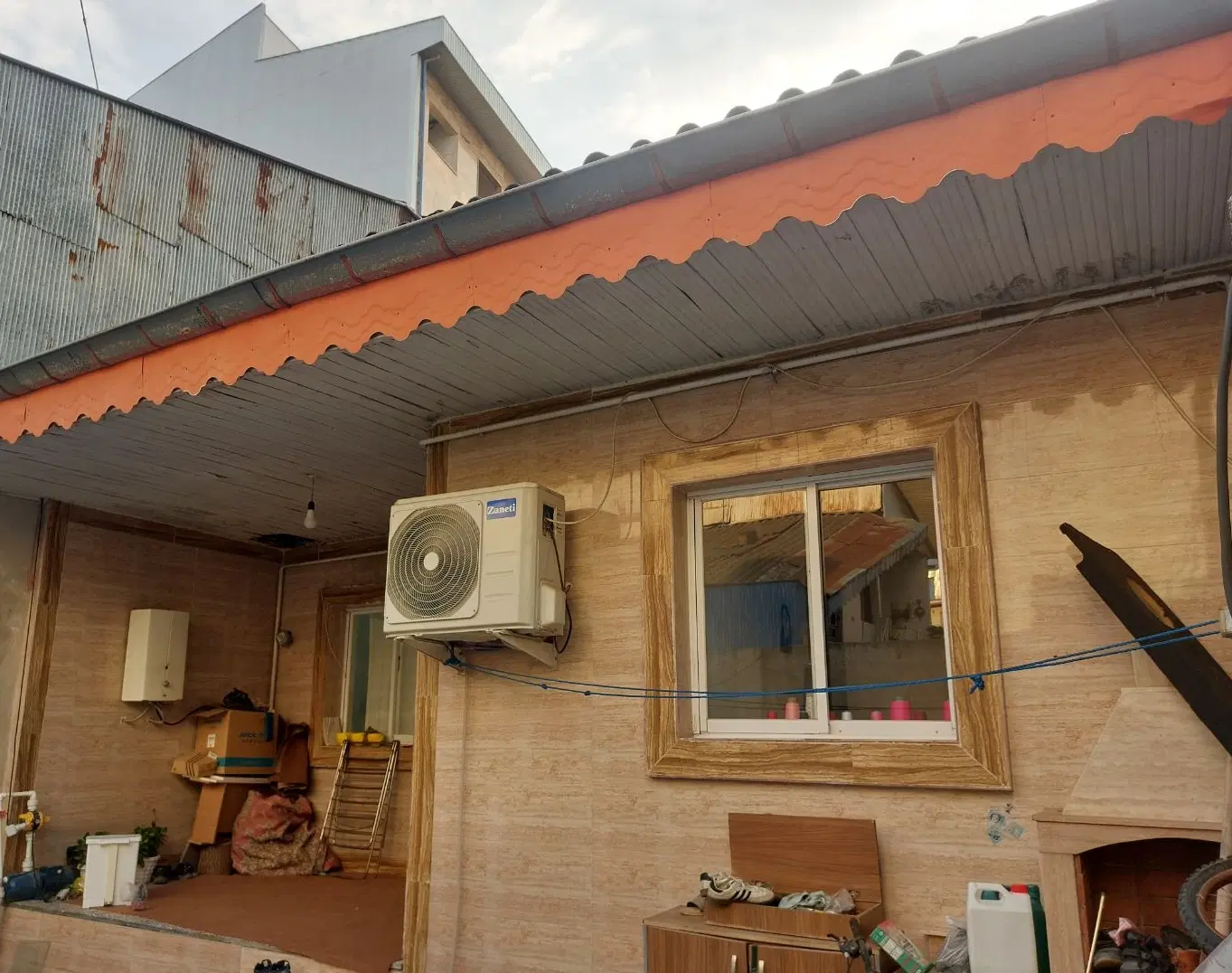 خانه ویلایی نیمه بازسازی شده