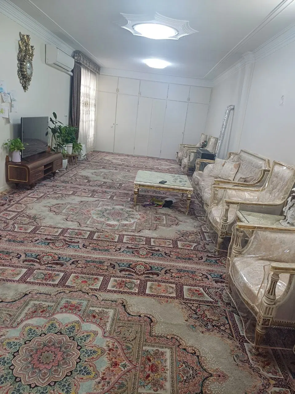 ویلایی تمیز دو طبقه ونیم  مرکز شهر،، بر ۶ونیم