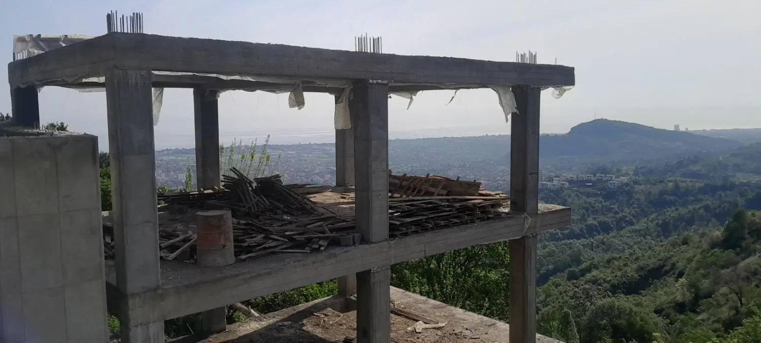 ۲۲۰ متر زمین با بنای نیمه کاره(جلمک)