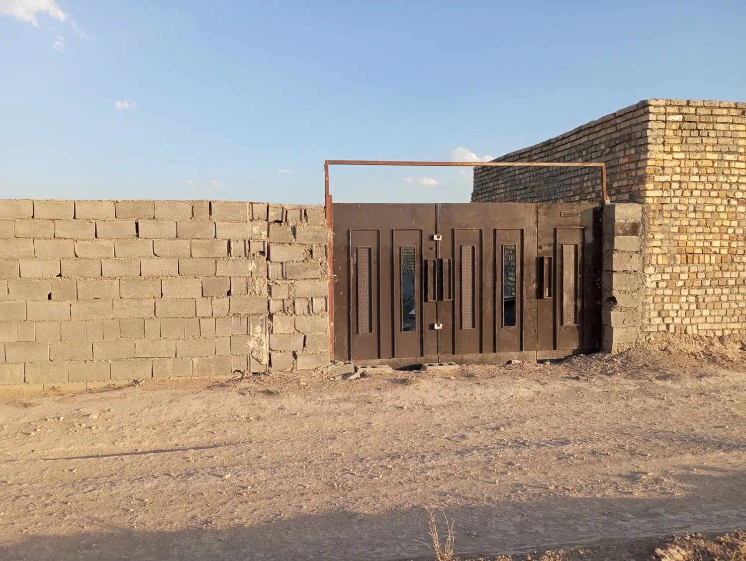 ایبک اباد چسب طرح چهار دیواری