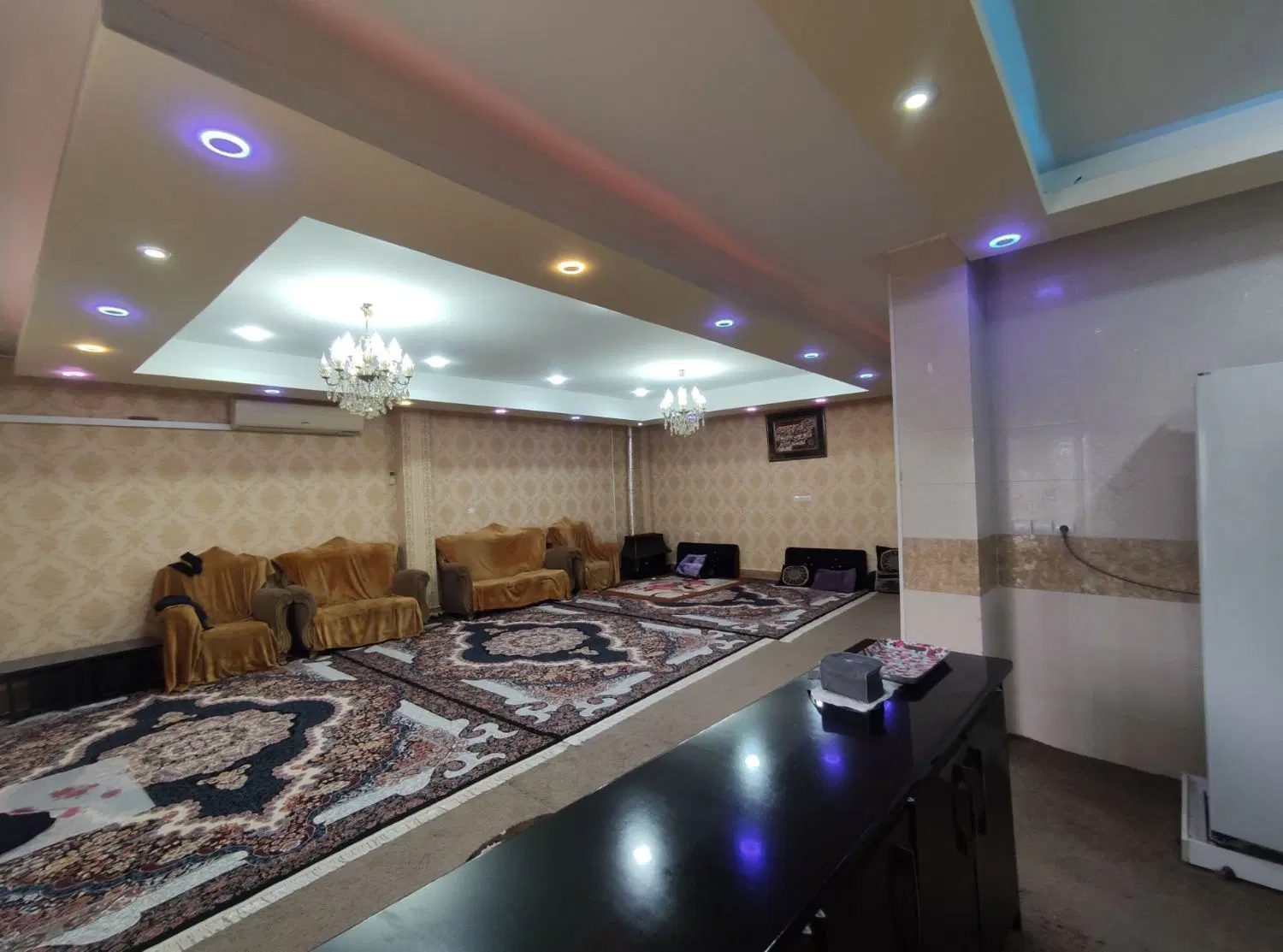 منزل دو طبقه شیک نزدیک به بازار