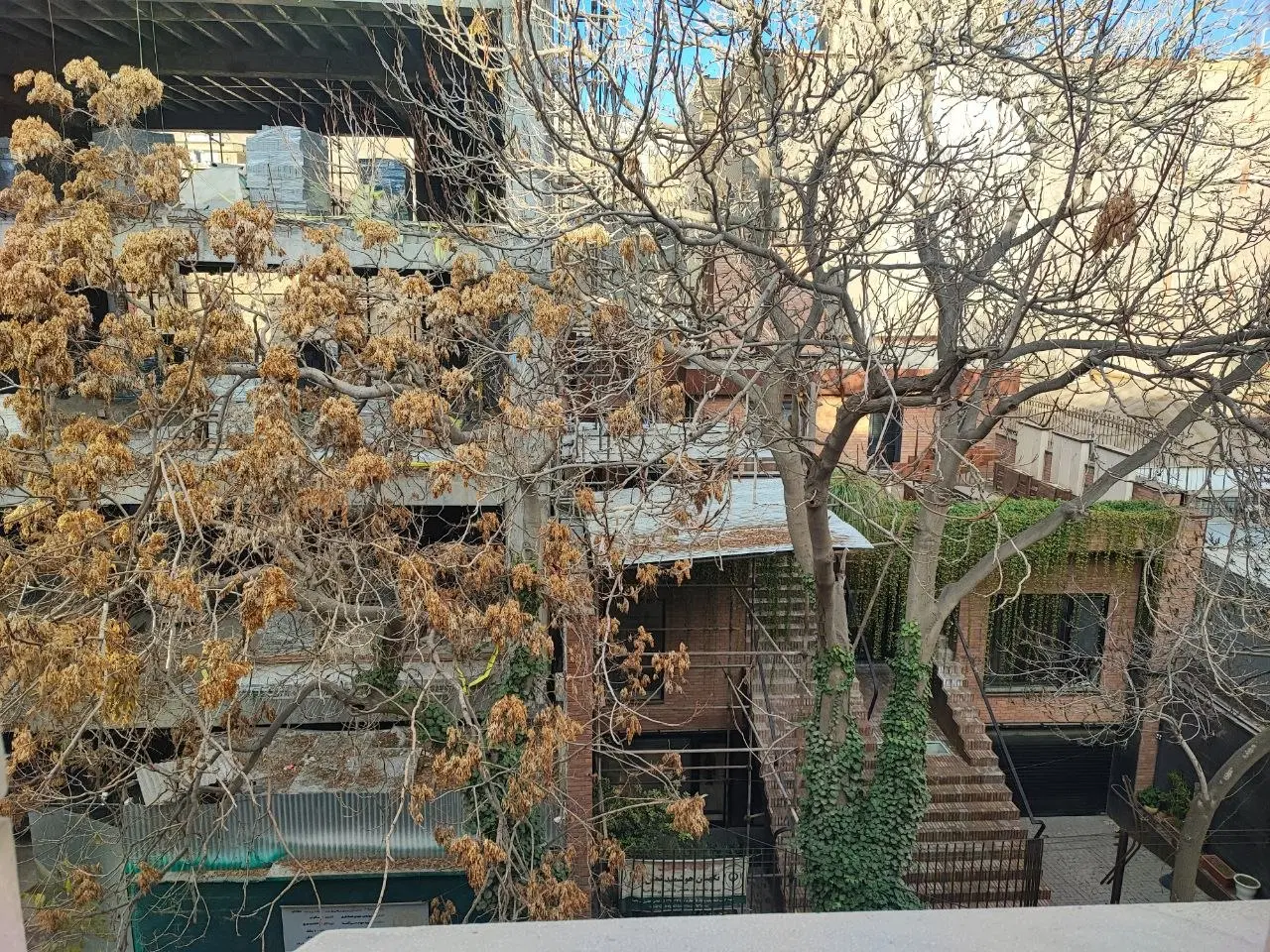 ۲۵۶متر واقع در رهایی۶