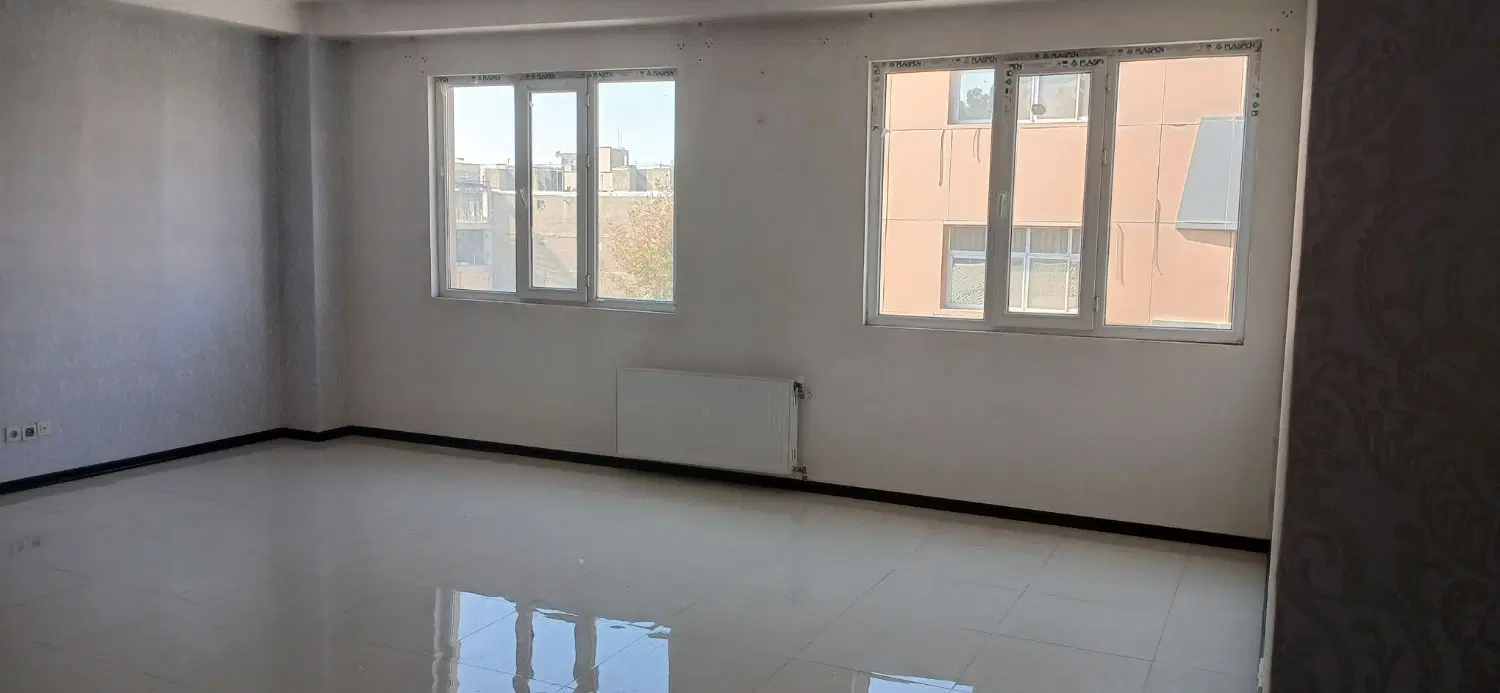 105 متری رو به نما