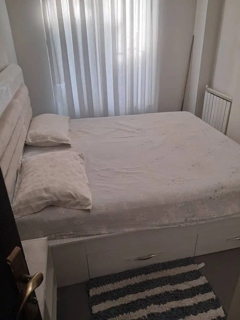 ۸۶ متر دو خواب چهار باغ شرقی
