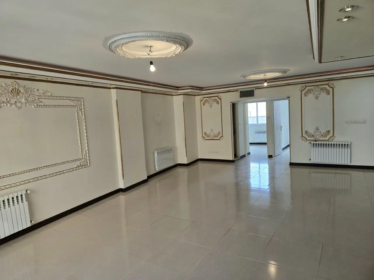 ۱۰۰متر تخلیه ط ۴ پارک خیام ابتدای خ اقبال
