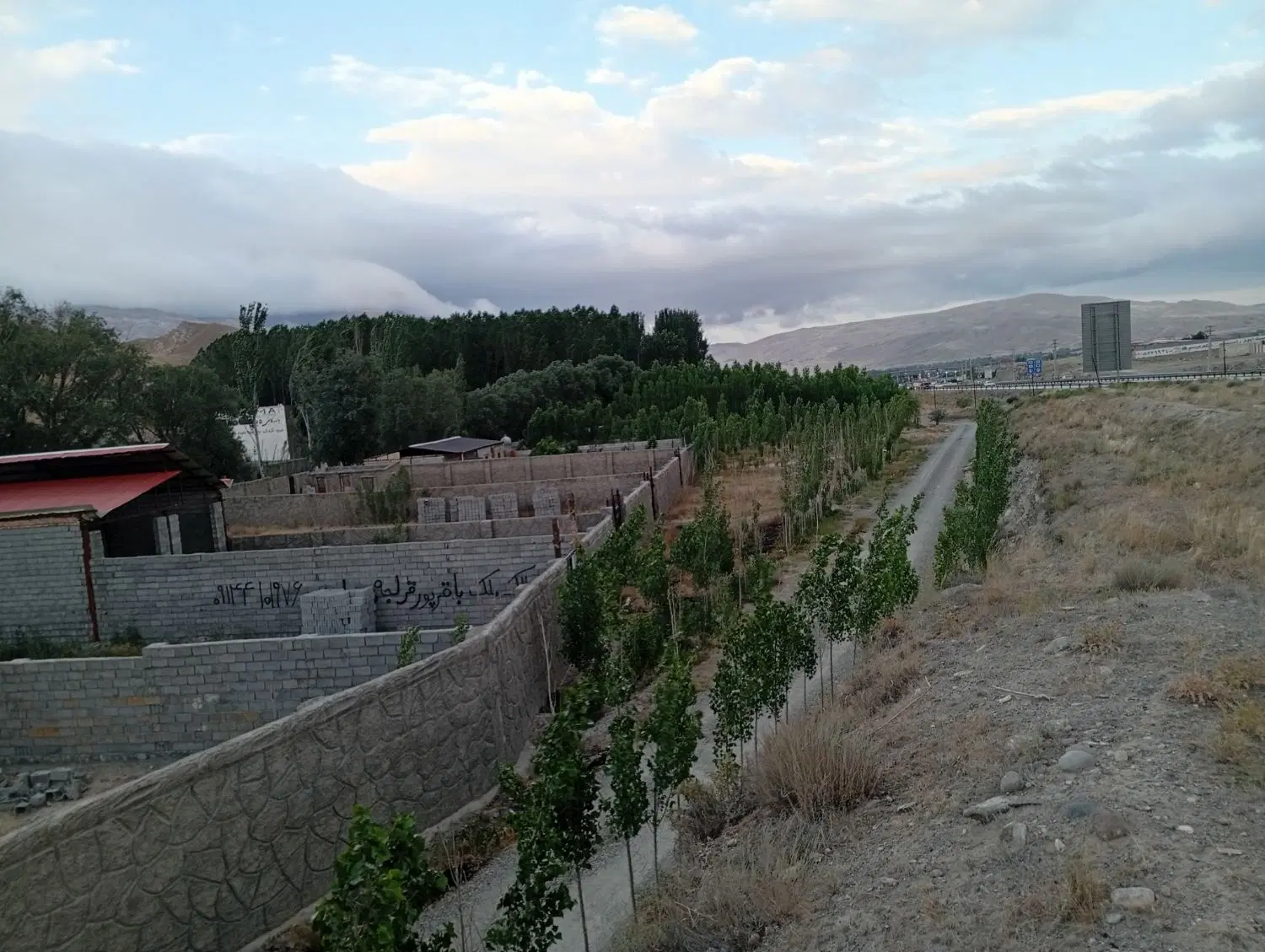 حصار بر آزادراه سعید آباد